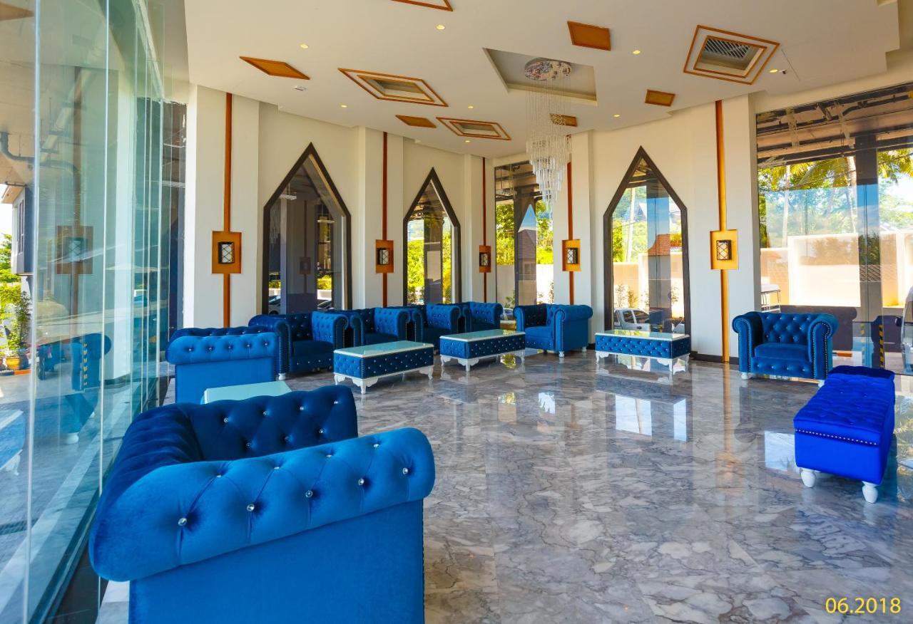 The Aristo Beach By Holy Cow 212 Phuket Exteriör bild