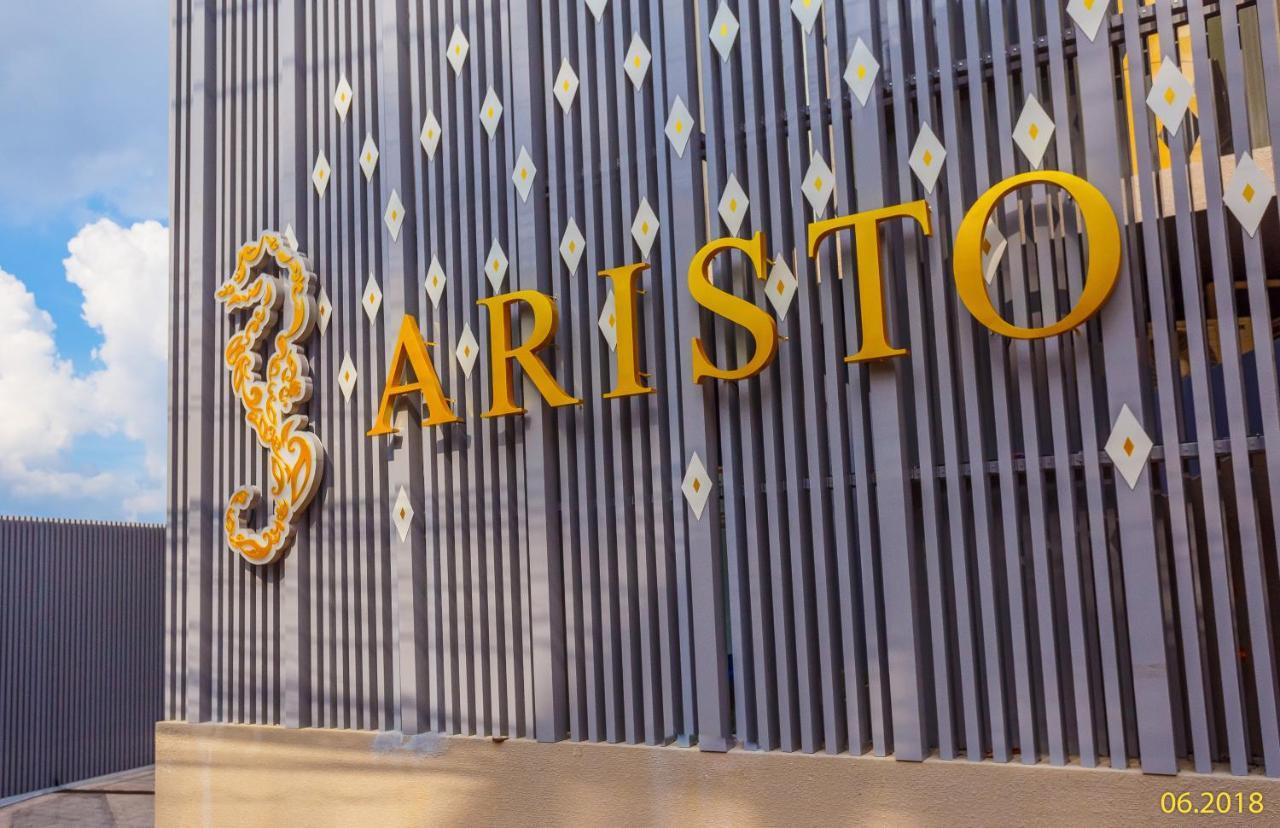 The Aristo Beach By Holy Cow 212 Phuket Exteriör bild