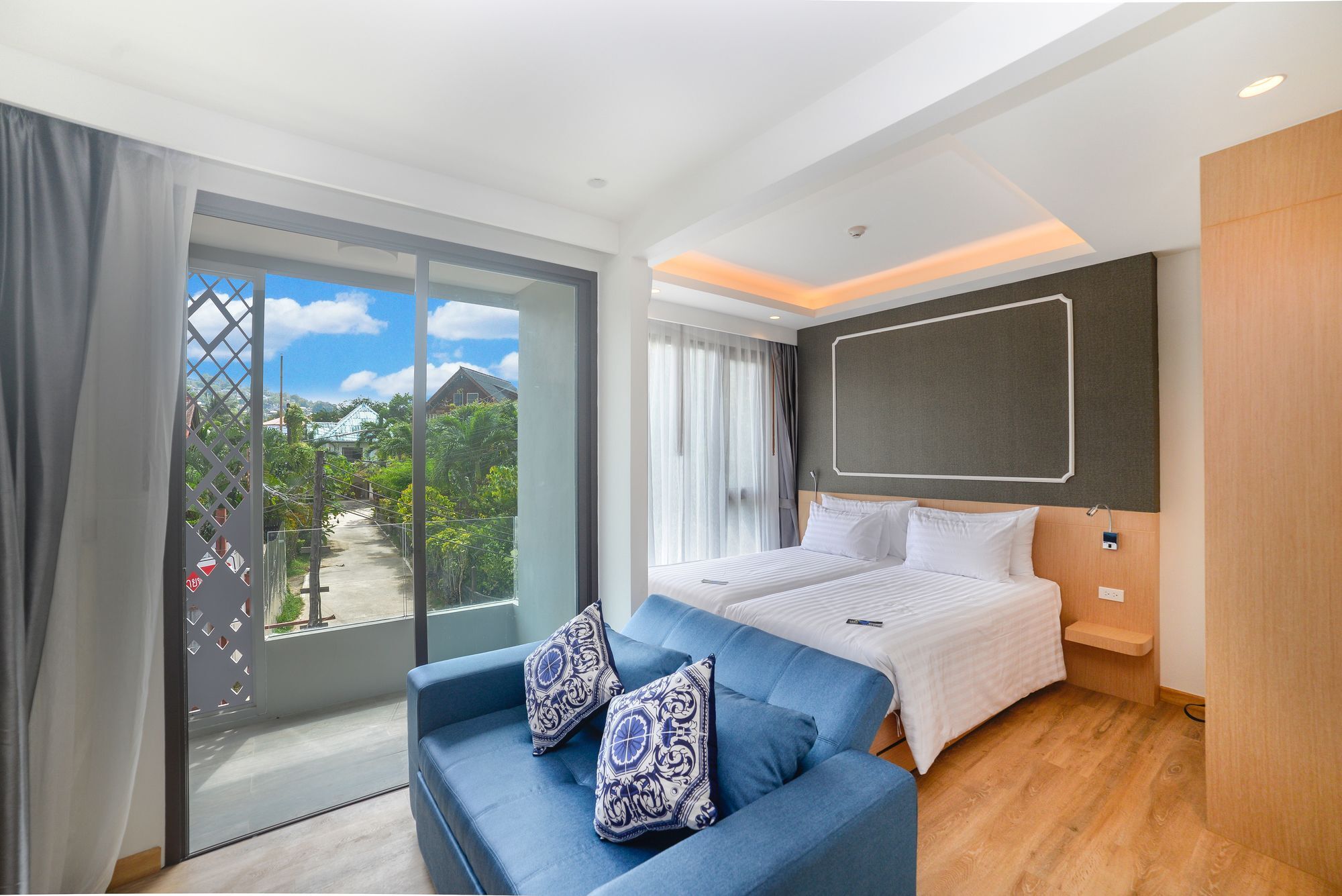 The Aristo Beach By Holy Cow 212 Phuket Exteriör bild