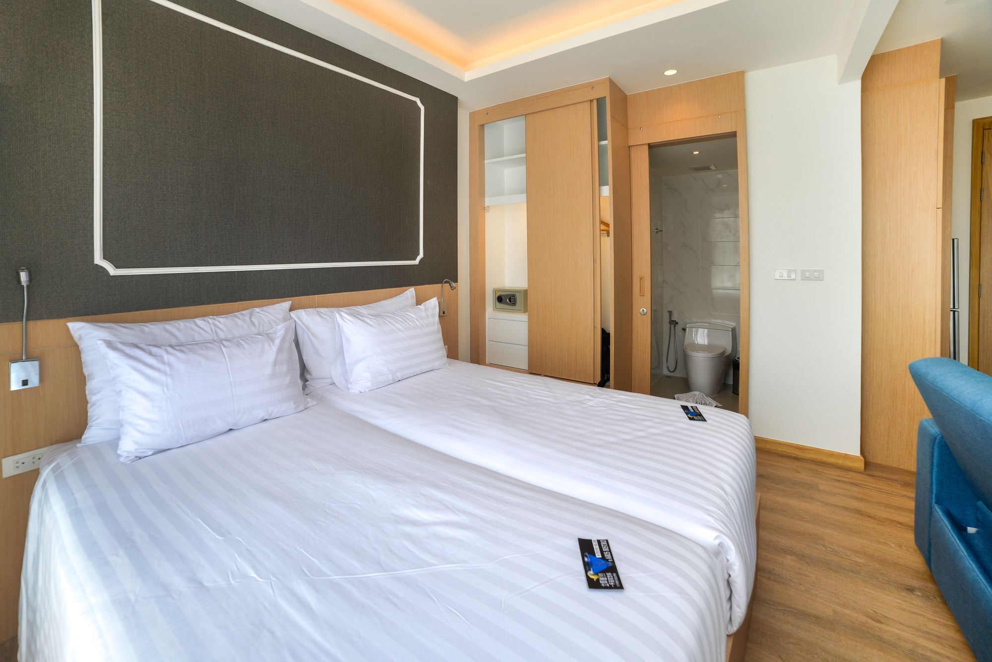 The Aristo Beach By Holy Cow 212 Phuket Exteriör bild